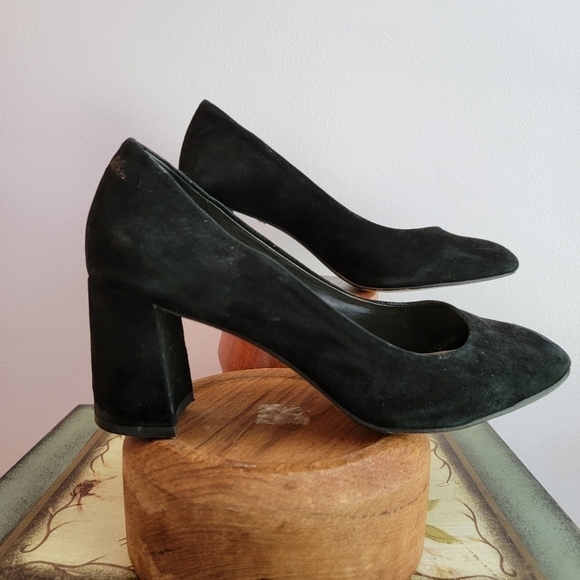 Saks Fifth Ave Galent Black Suede Pump Size 6 1/2 - Picture 6 of 14